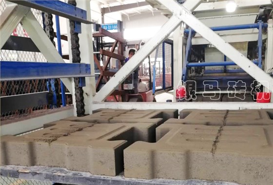 透水磚機(jī)：連鎖砌塊磚機(jī)之配套密封件的選購(gòu)新方法！