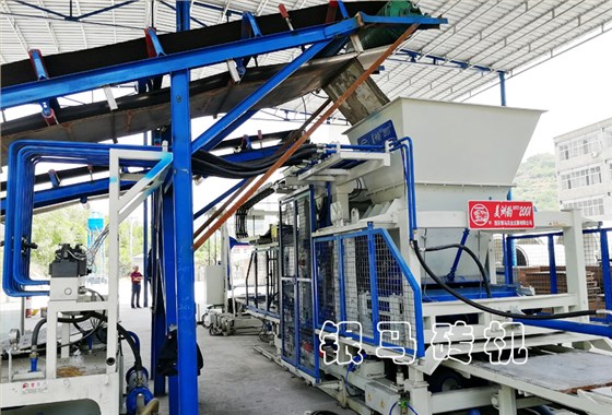 透水磚機：鋼渣尾礦制磚設備繪環保藍圖，筑綠色風景！