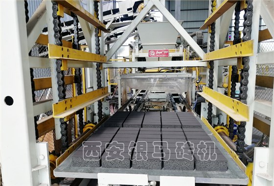 水泥磚機自動化制磚生產(chǎn)設備：生態(tài)城市怎么建？智能科技才能破題！