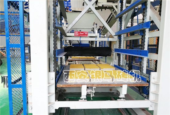 環(huán)保制磚設(shè)備生產(chǎn)線：免燒磚機筑牢環(huán)境保護與生態(tài)文明的防線