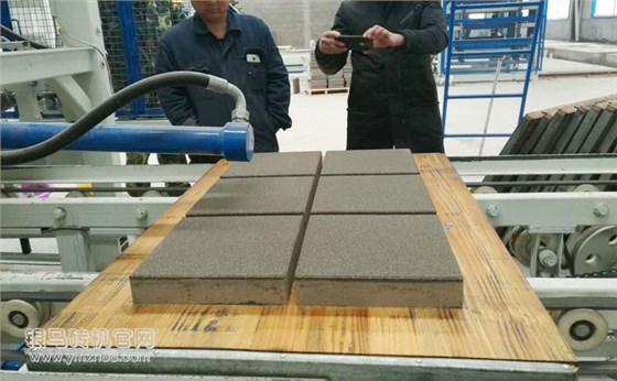 水泥砌塊磚機設備