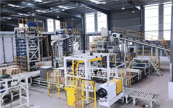 振動(dòng)靜壓磚機(jī)設(shè)備：填補(bǔ)國(guó)際國(guó)內(nèi)市場(chǎng)技術(shù)空白