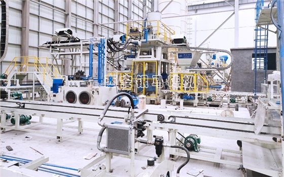 全自動智能透水磚機(jī)：闊步新舊動能轉(zhuǎn)換的國際一流設(shè)備