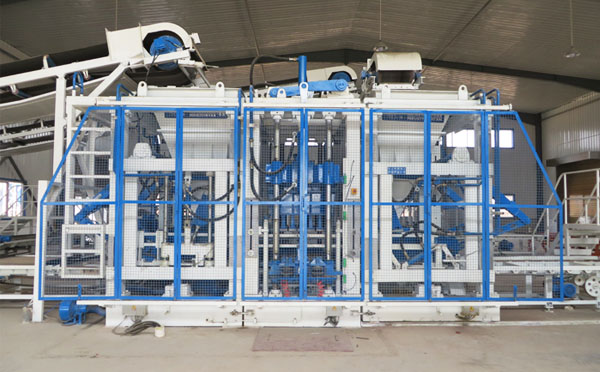 即將竣工的墻磚生產線 即將竣工的墻磚生產線