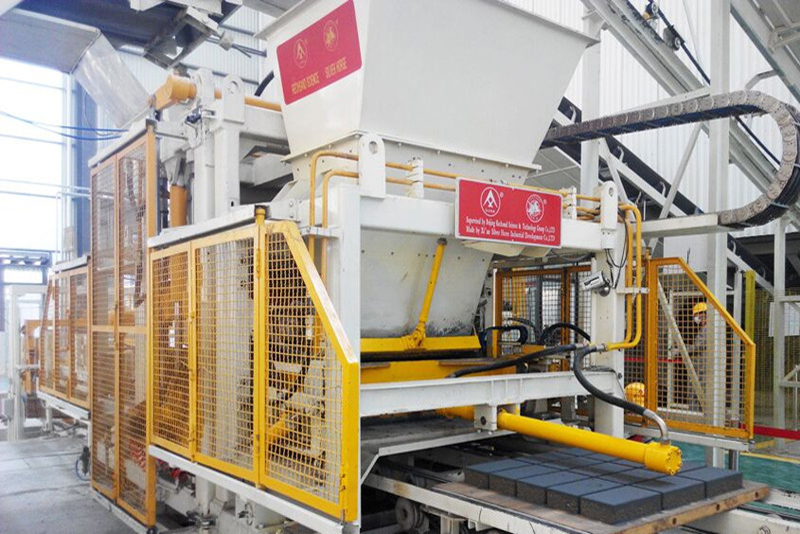 高質量的透水磚機設備才是市場的生存之道