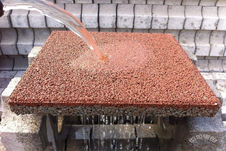 透水磚機(jī)是維護(hù)生態(tài)平衡，保護(hù)水資源的重要設(shè)備