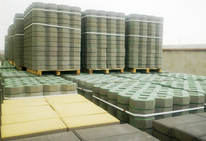 植草磚制磚機(jī)操作注意事項(xiàng)有哪些？