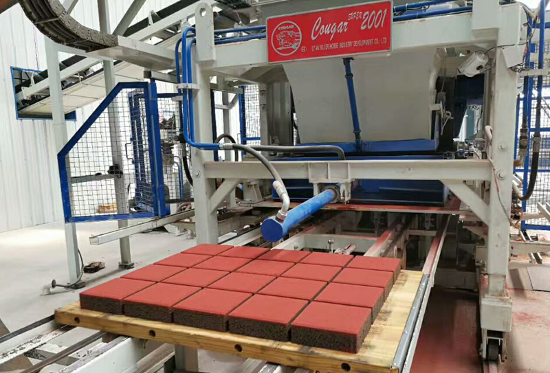 透水磚制磚設(shè)備制品的五大優(yōu)勢(shì)