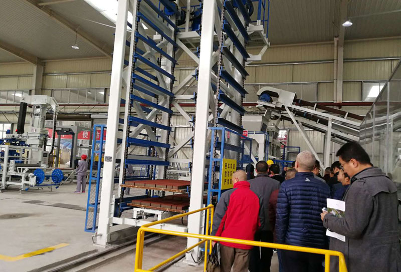 從五大方面分析銀馬造磚機(jī)器市場(chǎng)火爆的原因