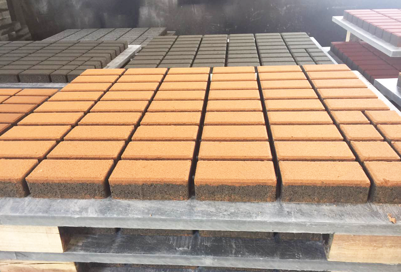 影響路面透水磚設備高質量養護的原因