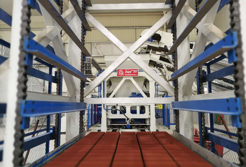 透水磚成套設備在夏季生產時需要做哪些防護措施 透水磚成套設備在夏季生產時需要做哪些防護措施