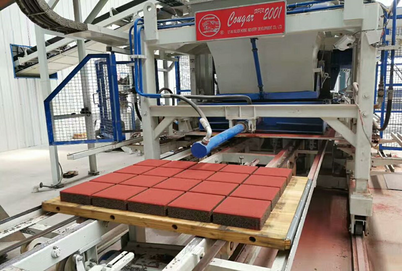 現代化的磚廠對透水磚機管理維修嚴謹性數字化分析