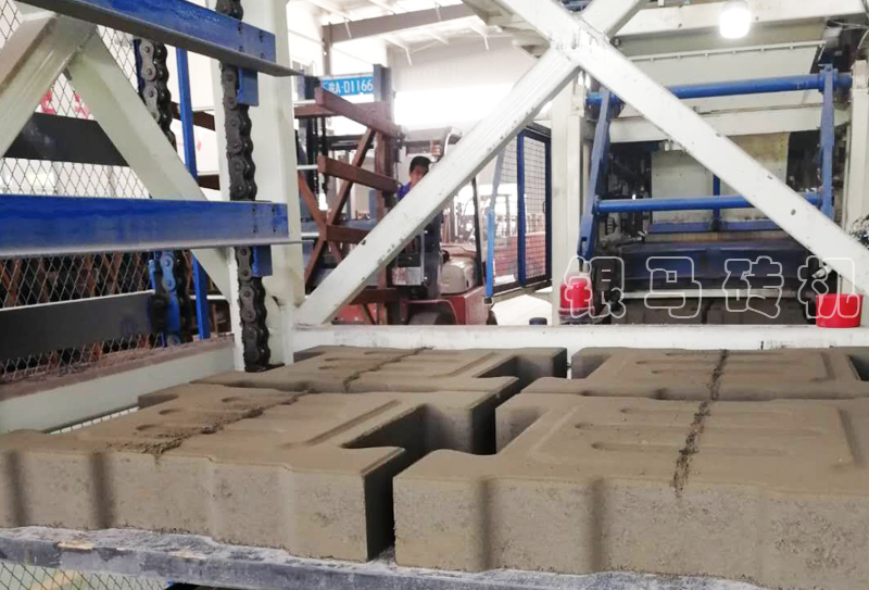 透水磚機(jī)：連鎖砌塊磚機(jī)之配套密封件的選購(gòu)新方法！