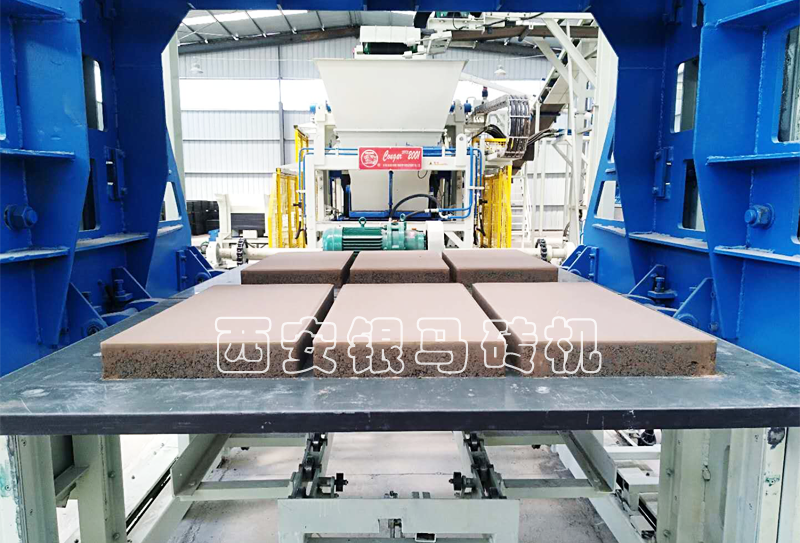 全自動新型磚機：透水磚機創造亮點，變更思路，實力樹立行業標桿！