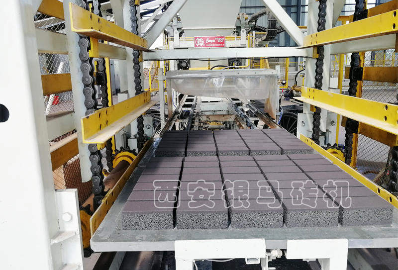 “兩會(huì)”提出生態(tài)“自我平衡”  透水磚機(jī)成新一輪環(huán)保建材主角