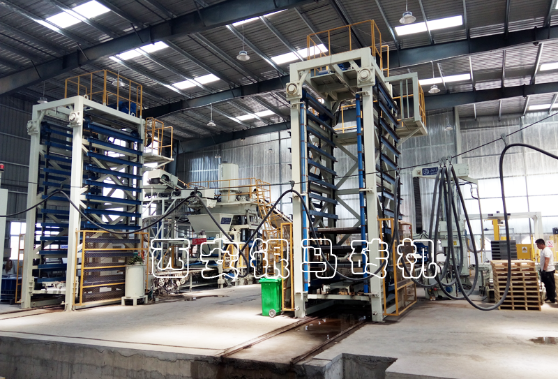 大型靜壓制磚機借“西風”　資源化利用守“青山”