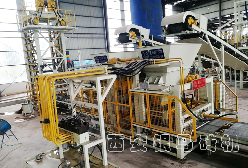 西安銀馬智能透水磚機:用“核心硬科技”為中國智造提氣! 西安銀馬智能透水磚機:用“核心硬科技”為中國智造提氣!