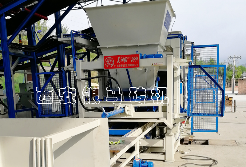 尾礦制磚設(shè)備：透水磚機(jī)操作及維護(hù)的方法有哪些？