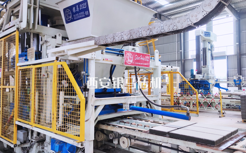 被評定為“國際領先水平”的全自動免燒磚機械設備 被評定為“國際領先水平”的全自動免燒磚機械設備