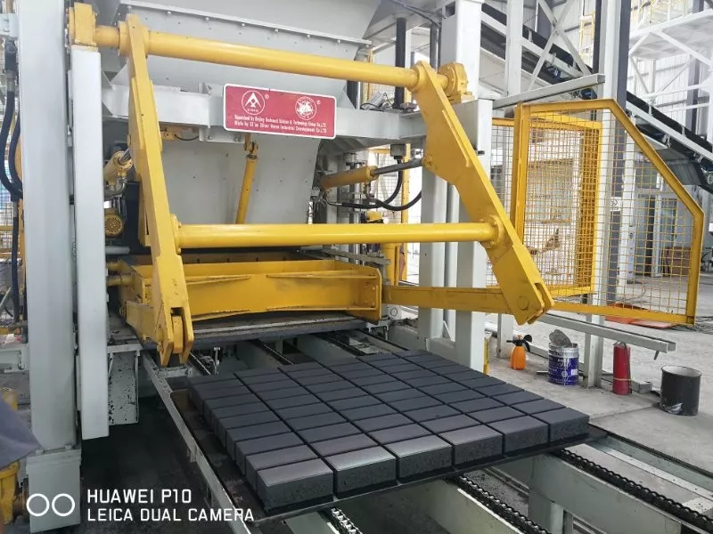 銀馬全自動透水磚機