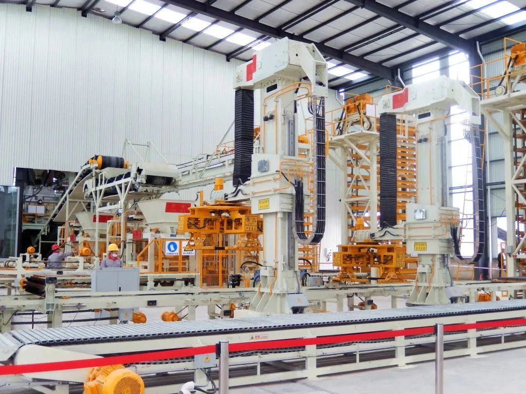 中國工程機械工業協會會長蘇子孟一行蒞臨西安銀馬參觀考察